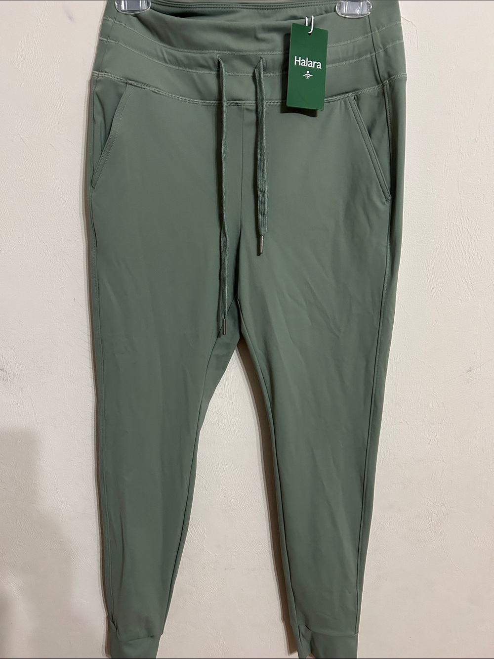 HALARA NWT Women Sage Green Athletic Joggers with Drawstring Size M